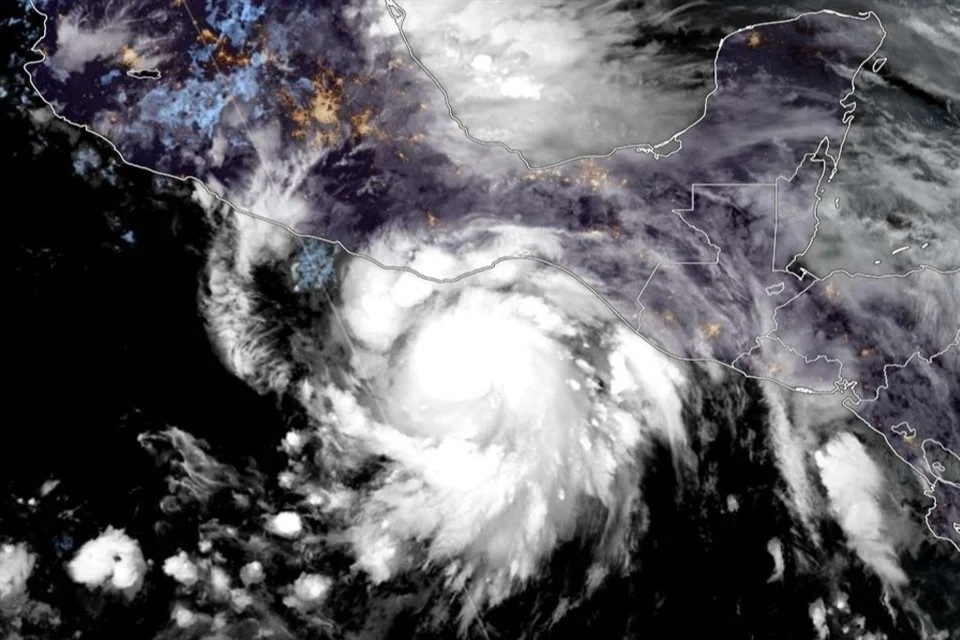 Evoluciona ‘Erick’ a categoría 3 frente a Guerrero y Oaxaca